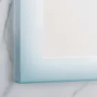 Espelho contemporâneo com bordas de vidro acetinado, iluminação LED, Ady Viadurini