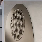 Espelho com formato especial e detalhe em vidro ondulado, fabricado na Itália - Adalberta Viadurini