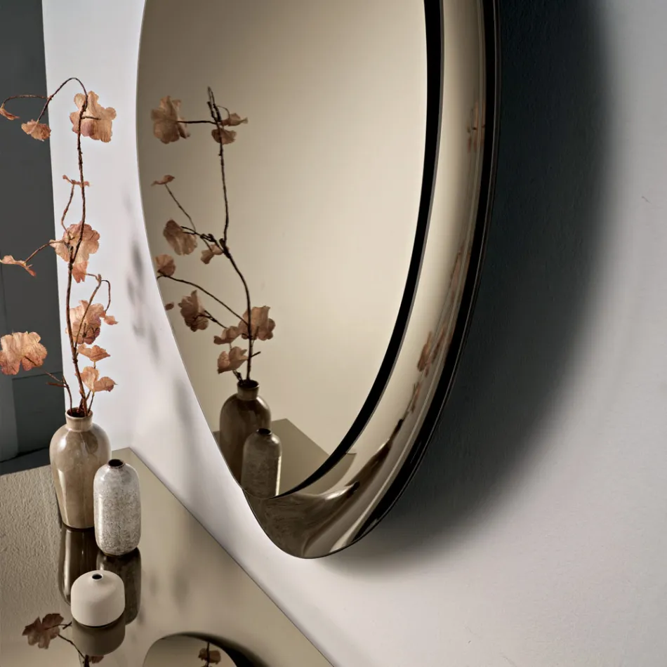 Espelho Abigaille com moldura parcial em vidro fundido, fabricado na Itália. Viadurini