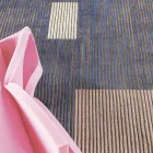 Tapete modular feito à mão em viscose colorida tecido na Índia - Gilberto Viadurini