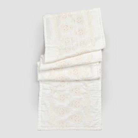 Tapete de banho retangular em linho branco natural com bordado gótico - Muriel Viadurini