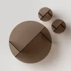 Mesa de centro Laris em vidro bronze com design refinado, fabricada na Itália. Viadurini