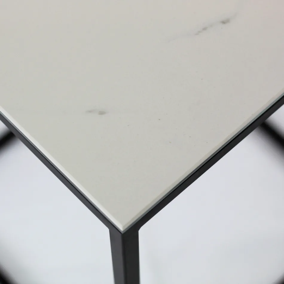 Mesa de centro de grés e base de aço fabricada na Itália - Birba Viadurini