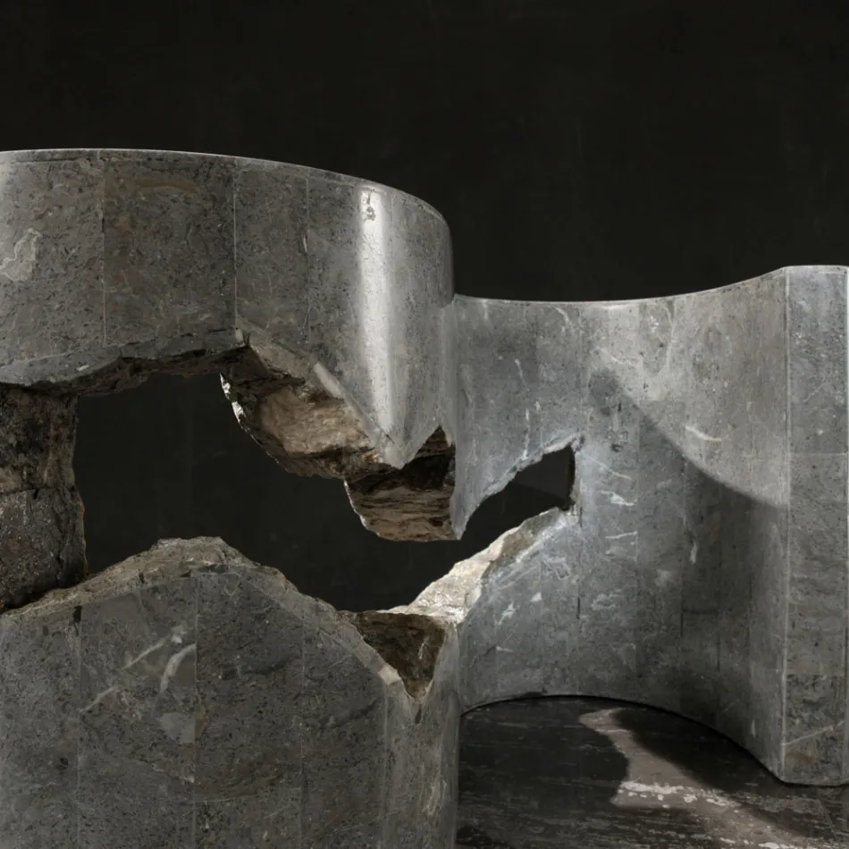 Mesa de centro de vidro temperado com base de pedra fóssil - Jordan Viadurini