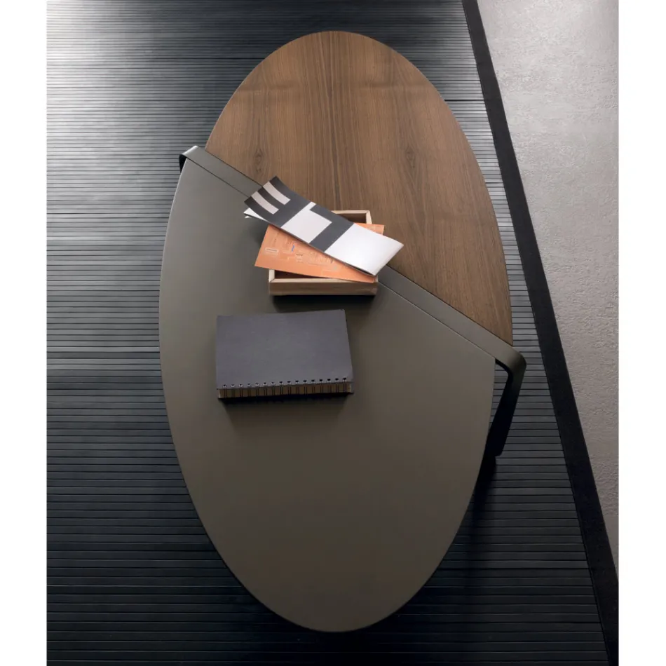 Mesa de centro oval em metal e tampo em madeira bicomponente - Comacchio Viadurini