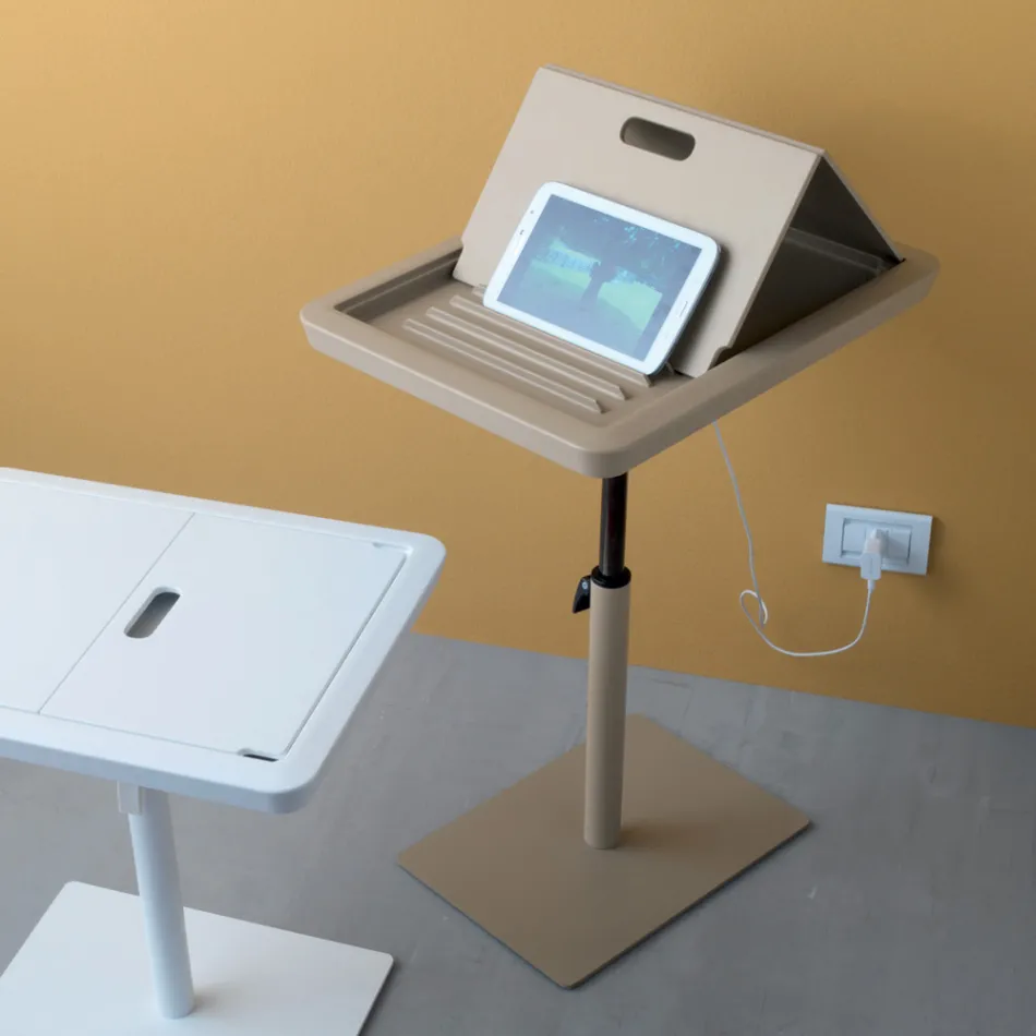 Mesa lateral de sofá em metal e PVC com altura ajustável para tablet - Tekniko Viadurini
