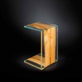Uma mesa lateral de perna Venezia, vidro e madeira