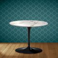 Mesa de centro Tulip de Eero Saarinen, 104 cm de altura, em cerâmica Aura 22, fabricada na Itália - cor Scarlet