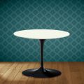 Mesa de centro Tulip de Eero Saarinen, 41 cm de altura, em cerâmica Moonè, fabricada na Itália - cor escarlate