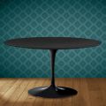 Mesa de centro Tulip de Eero Saarinen, oval, 41 cm de altura, em cerâmica Domoos, fabricada na Itália - cor escarlate