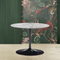 Mesa de centro Tulip Saarinen com tampo oval em mármore arabesco H 39 Made in Italy - Escarlate