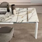 Mesa extensível em porcelanato com base em metal pintado - Arko Viadurini