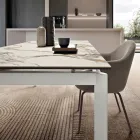 Mesa extensível em porcelanato com base em metal pintado - Arko Viadurini