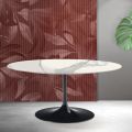 Mesa extensível Saarinen Tulip, 74 cm de altura, em cerâmica fosca Florim Statuario - Escarlate