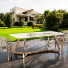 Mesa com tampo de cerâmica e base maciça de teca Made in Italy - Blusa Viadurini