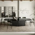 Mesa com tampo de vidro moldado e vidro fundido e base metálica - Foglietto Viadurini