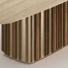 Mesa Lunaria com tampo de mármore e base de metal, fabricada na Itália. Viadurini