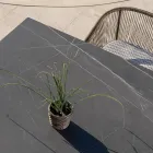 Mesa de jardim em teca natural e tampo de cerâmica - Artes Viadurini