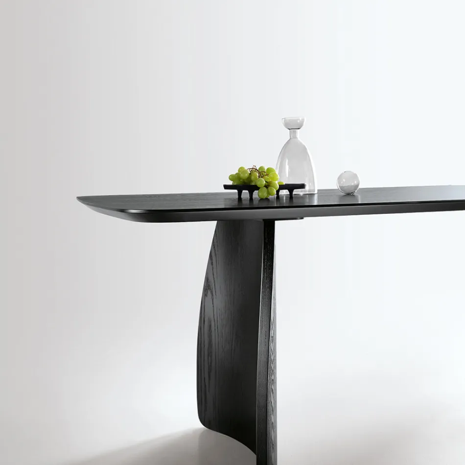 Mesa com efeito madeira e pés curvos, disponível em dois tamanhos e vários acabamentos - Argo Viadurini
