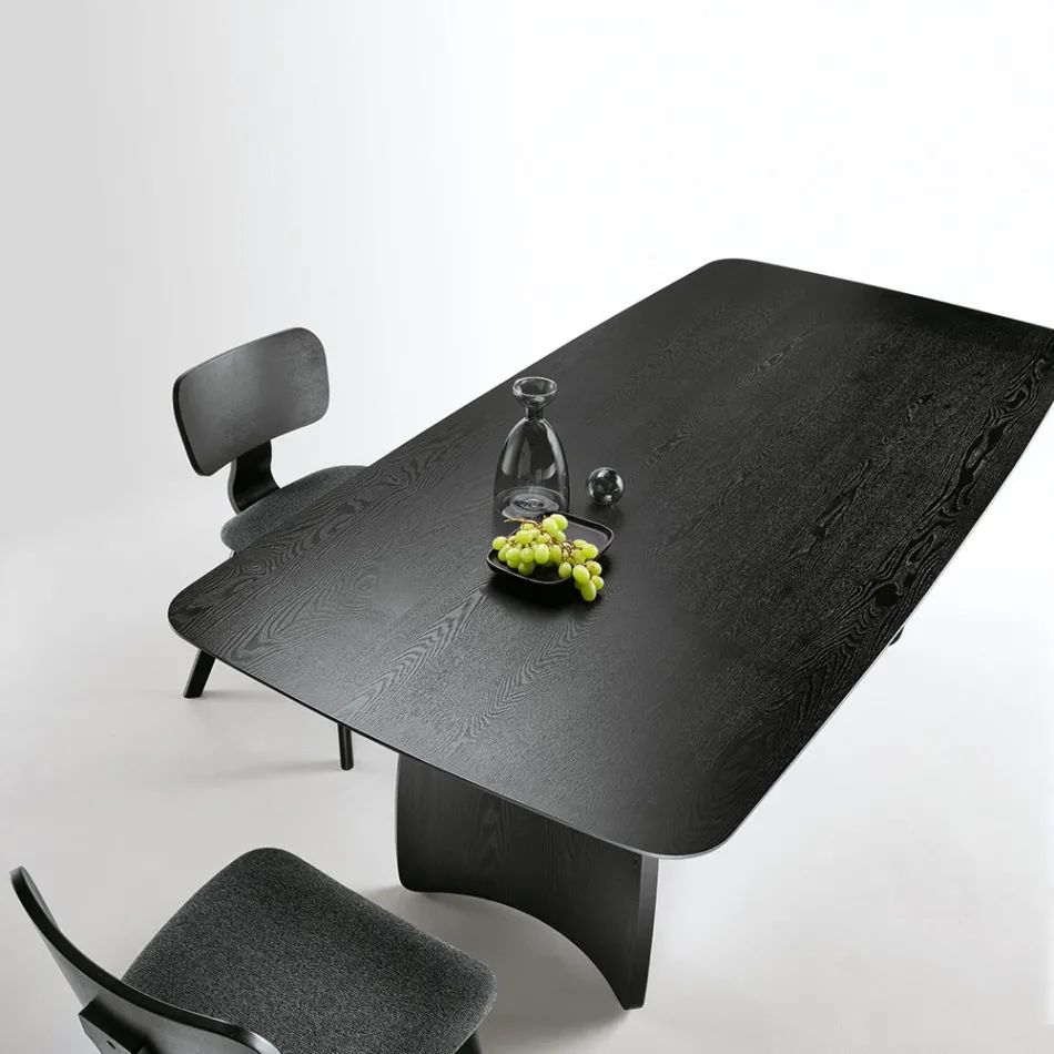 Mesa com efeito madeira e pés curvos, disponível em dois tamanhos e vários acabamentos - Argo Viadurini