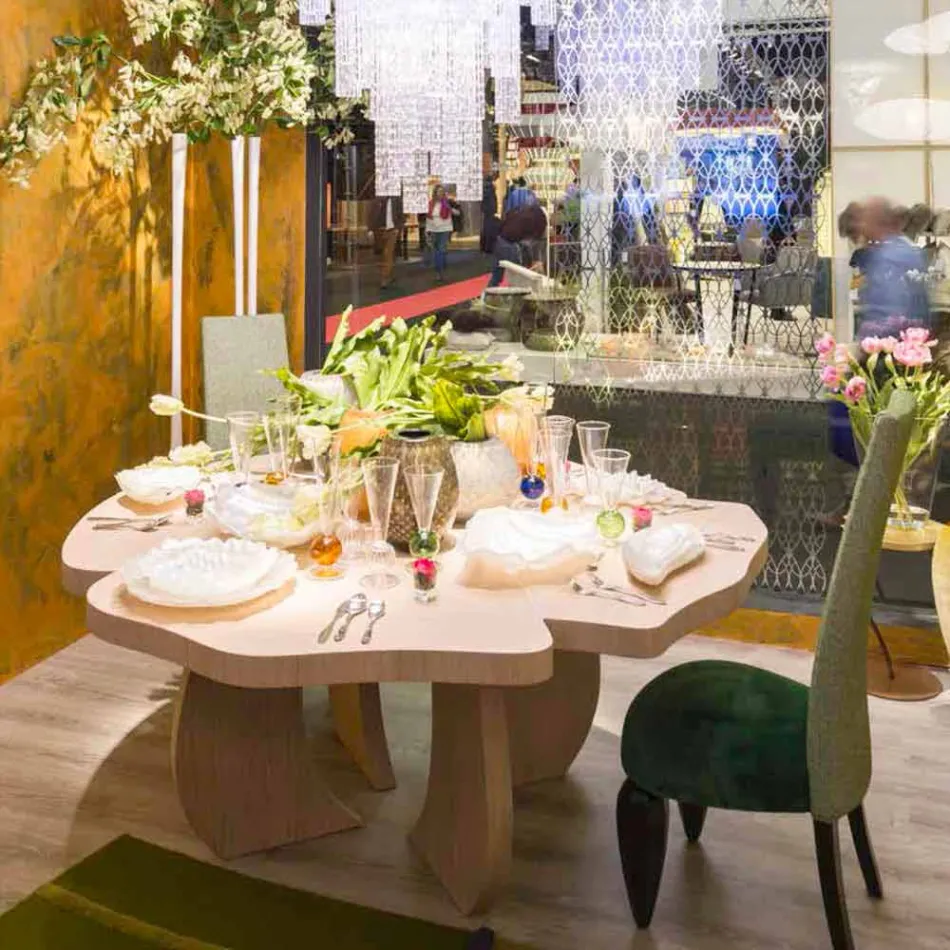 em mesa de carvalho escovado com acabamento em cera Andy Viadurini