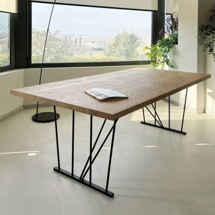 Mesa quadrada de carvalho com nós e base de metal fabricada na Itália - Consuelo Viadurini