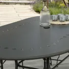 Mesa de jardim oval feita inteiramente de metal - Arquivo Viadurini