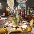 Mesa redonda Modeno com tampo de vidro e incrustações de madeira Ozzy Viadurini