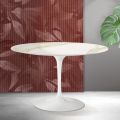 Mesa redonda Saarinen Tulip, 74 cm de altura, em cerâmica Florim Calacatta Gold Matt - Scarlet