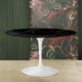 Mesa Tulipa Saarinen H 74 com tampo redondo em mármore preto Marquinia Made in Italy - Escarlate