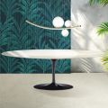 Mesa Saarinen Tulip extensível de 74 cm em cerâmica Florim Calacatta Gold Gloss - Scarlet
