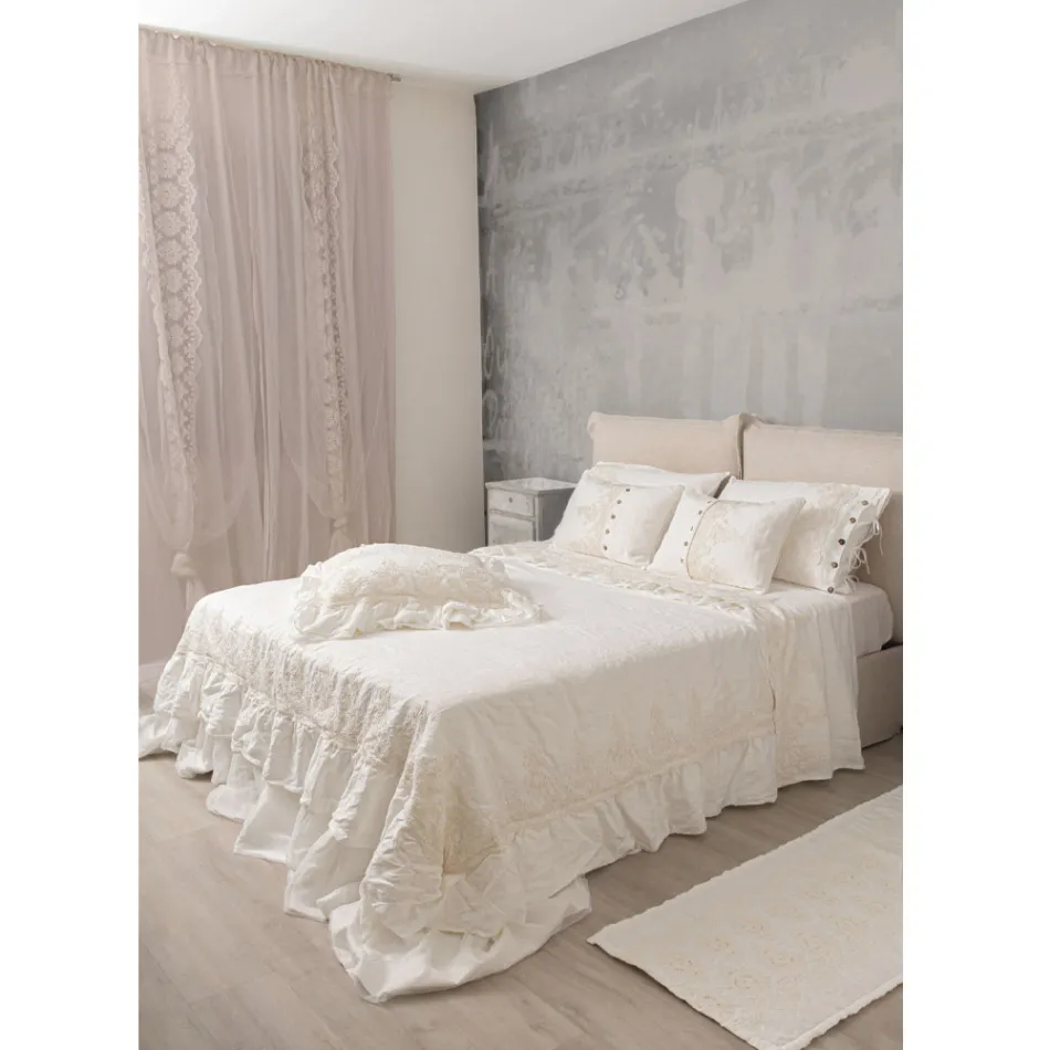 Cortina de Linho Claro com Organza e Bordado Gótico no Centro Luxo - Marinella Viadurini