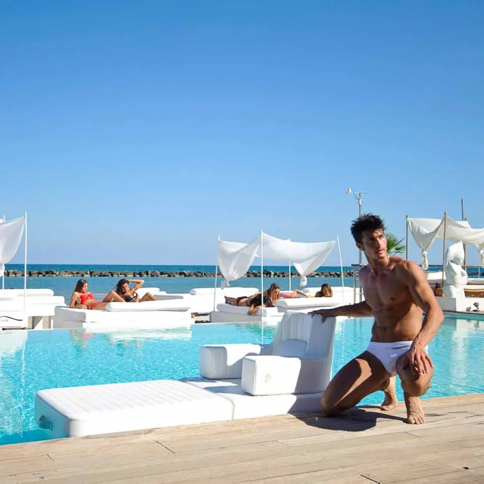 Design de cadeira flutuante Trona branco feito na Itália Viadurini