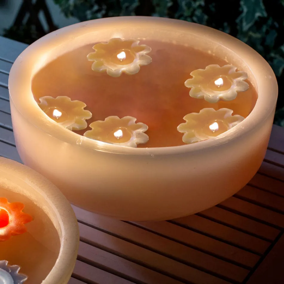 Banheira redonda de cera com velas flutuantes coloridas fabricadas na Itália - Utina Viadurini
