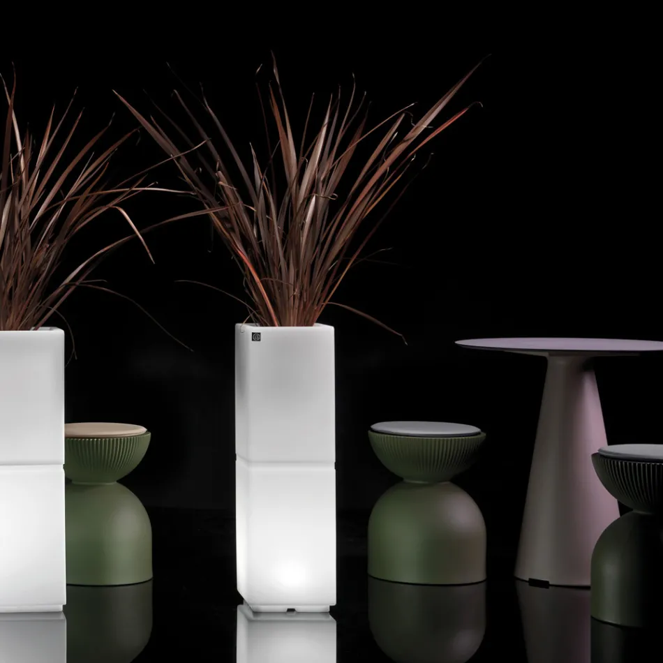 Lambo - Vaso de coluna iluminado para exterior em polietileno, fabricado na Itália. Viadurini