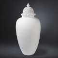 Vaso alto de cerâmica branca com ponta decorada feito à mão na Itália - Verio