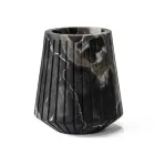 Vaso decorativo baixo em mármore Portoro com design listrado feito na Itália - Cairo Viadurini