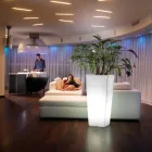 Vaso interno alto em polietileno branco fabricado na Itália - Devid Viadurini