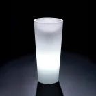 Vaso alto iluminado para interiores em polietileno perolado, fabricado na Itália - Devid Viadurini