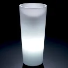 Vaso alto iluminado para interiores em polietileno perolado, fabricado na Itália - Devid Viadurini