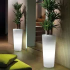 Vaso alto iluminado para interiores em polietileno perolado, fabricado na Itália - Devid Viadurini
