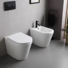 Sanitário de chão com assento fino de fecho suave em cerâmica branca - Salice Viadurini