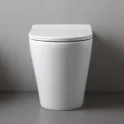 Sanitário de chão com assento fino de fecho suave em cerâmica branca - Salice Viadurini