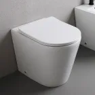 Sanitário de chão com assento fino de fecho suave em cerâmica branca - Salice Viadurini