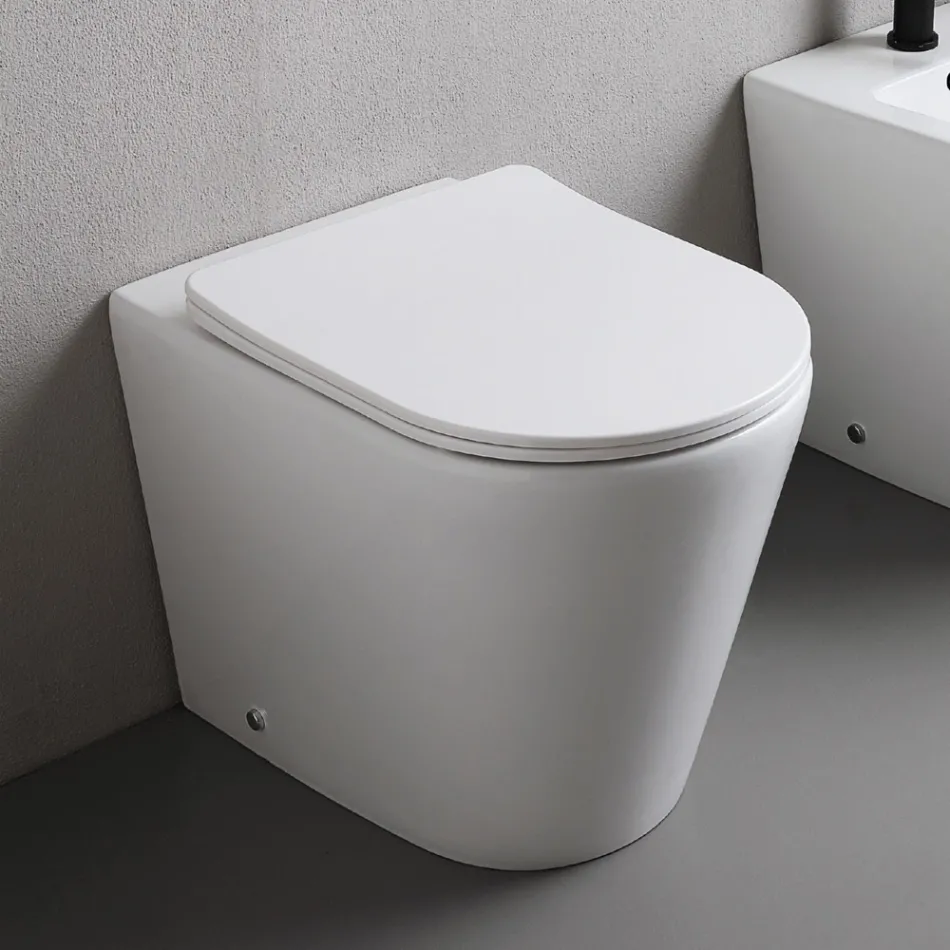 Sanitário de chão com assento fino de fecho suave em cerâmica branca - Salice Viadurini
