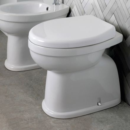 Sanitário de cerâmica para instalação no chão, com assento em poliéster e design moderno - Silica Viadurini
