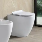 Vaso sanitário de piso Aster em cerâmica branca sem aro com assento de fechamento suave   Viadurini