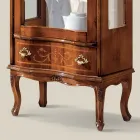 Vitrine de sala de estar clássica em madeira de nogueira com porta fabricada na Itália - Versaille Viadurini